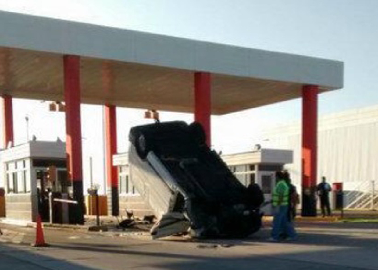 Un utilitario volcó con tres ocupantes