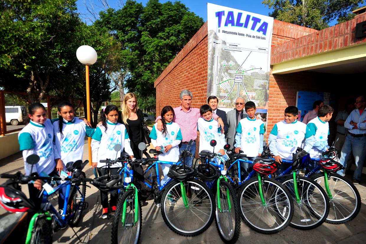 Los chicos de El Talita recibieron sus bicis