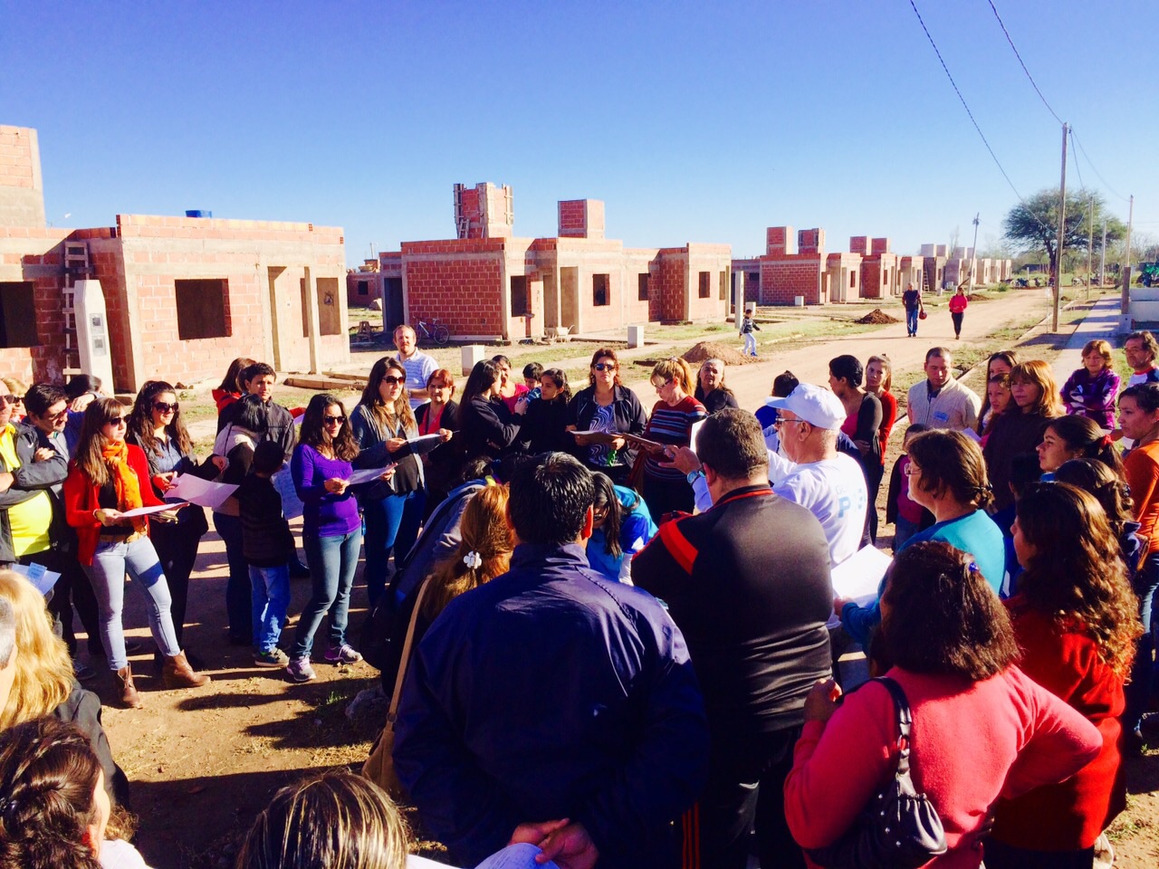 Futuros adjudicatarios de Quines y San Francisco visitaron la obra de sus casas