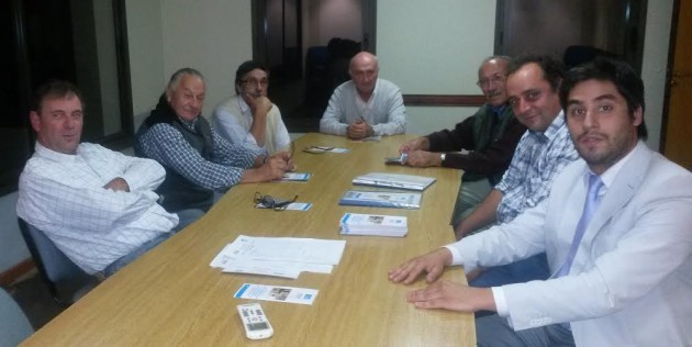 Técnicos y funcionarios del Ministerio del Campo mantuvieron anoche una reunión con la comisión directiva del Centro Ganadero de Buena Esperanza. 
