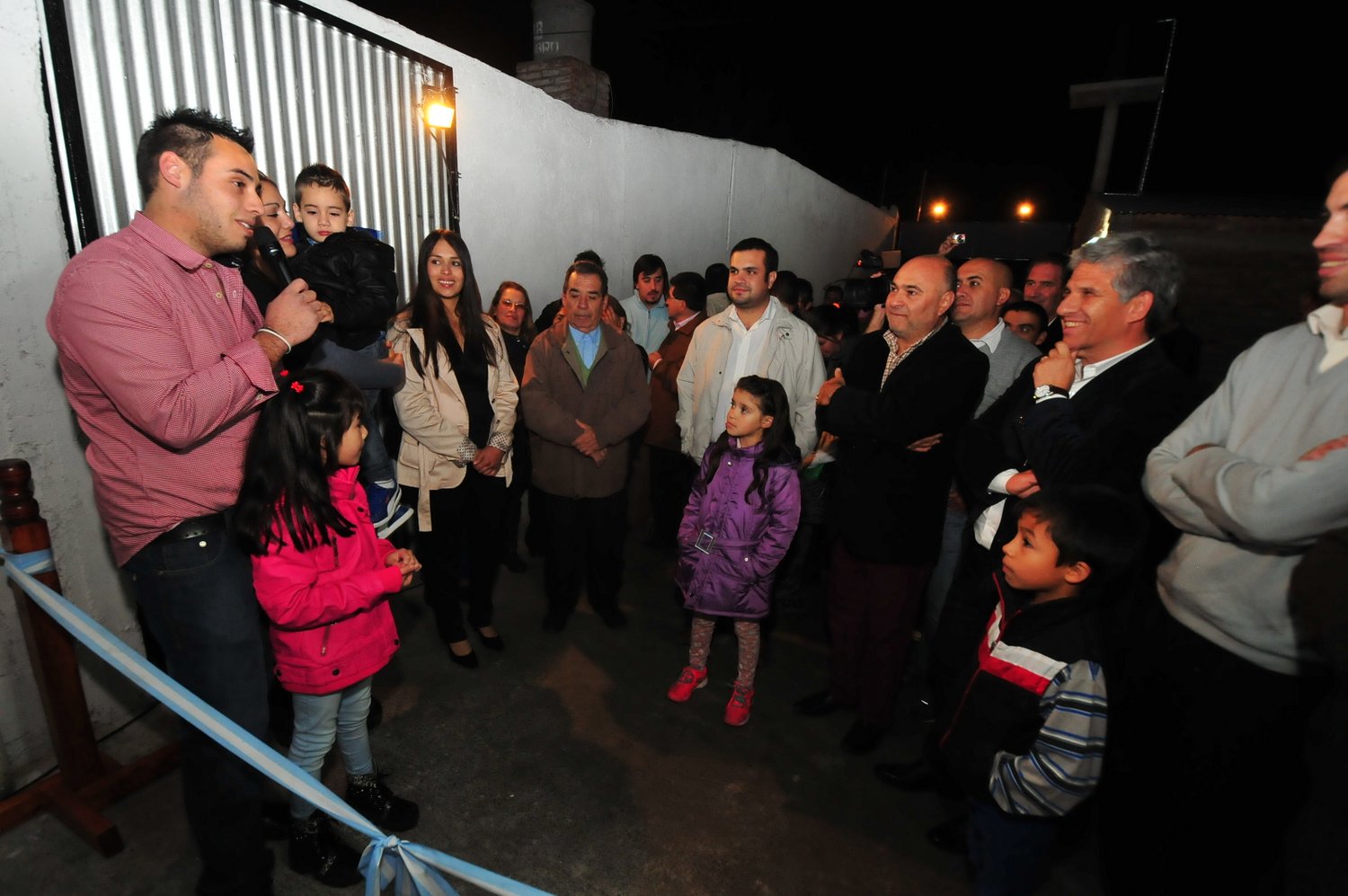 Inauguró en La Toma una fábrica de aberturas en aluminio