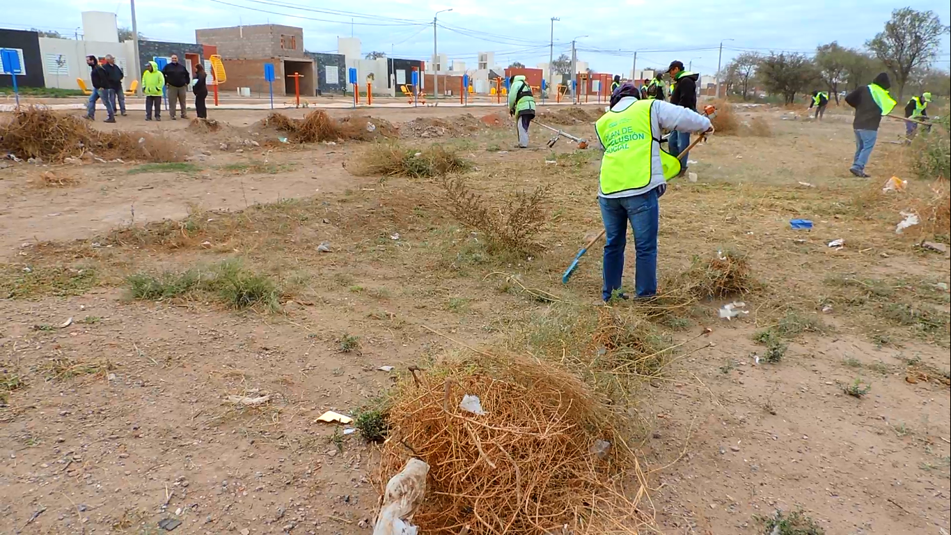 El Complejo Habitacional Serranías Puntanas recupera sus espacios verdes