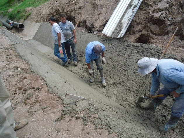 San Luis Agua finalizó con las obras de reparación de un tramo del canal Hijuela 28.