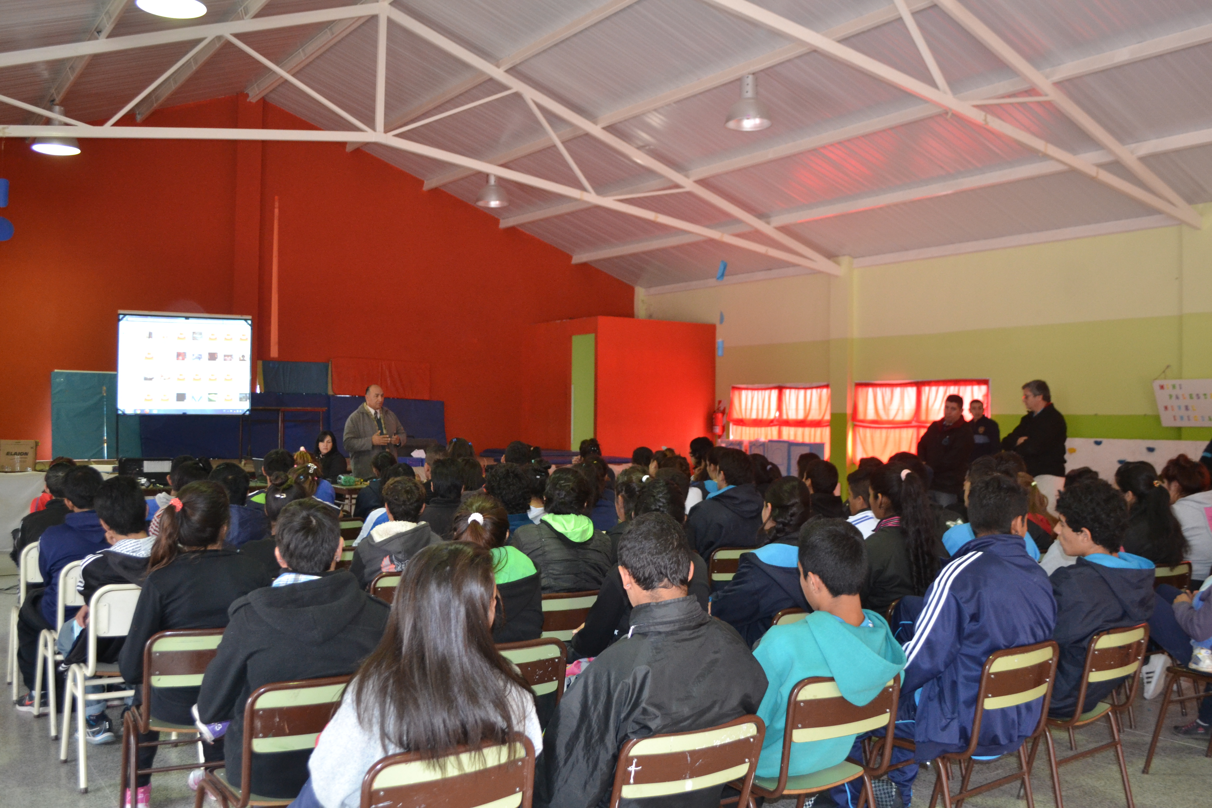 Brindaron capacitaciones sobre adicciones a los alumnos de la Escuela “Madre Teresa de Calcuta”