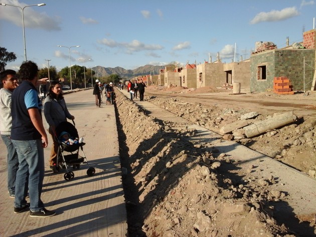 Los beneficiarios  recorrieron las 33 casas y pudieron conocer  el avance de la obra.