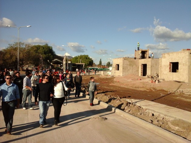 Los futuros vecinos realizaron un nueva visita a las viviendas bioclimáticas.