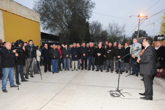 El acto se llevó a cabo en en la esquina de la calles Pueyrredón y Elías Adre. 