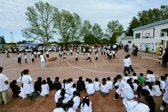 Inauguran 34 playones deportivos en escuelas rurales