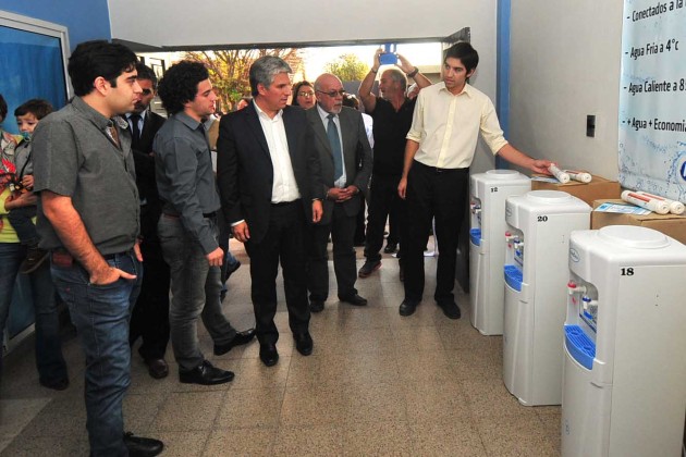 El gobernador, Claudio Poggi inauguró la empresa de dos hermanos.