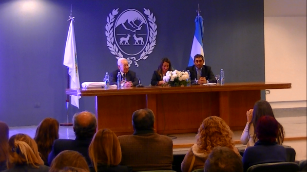 Francisco Esteban brindó una conferencia sobre políticas de salud.