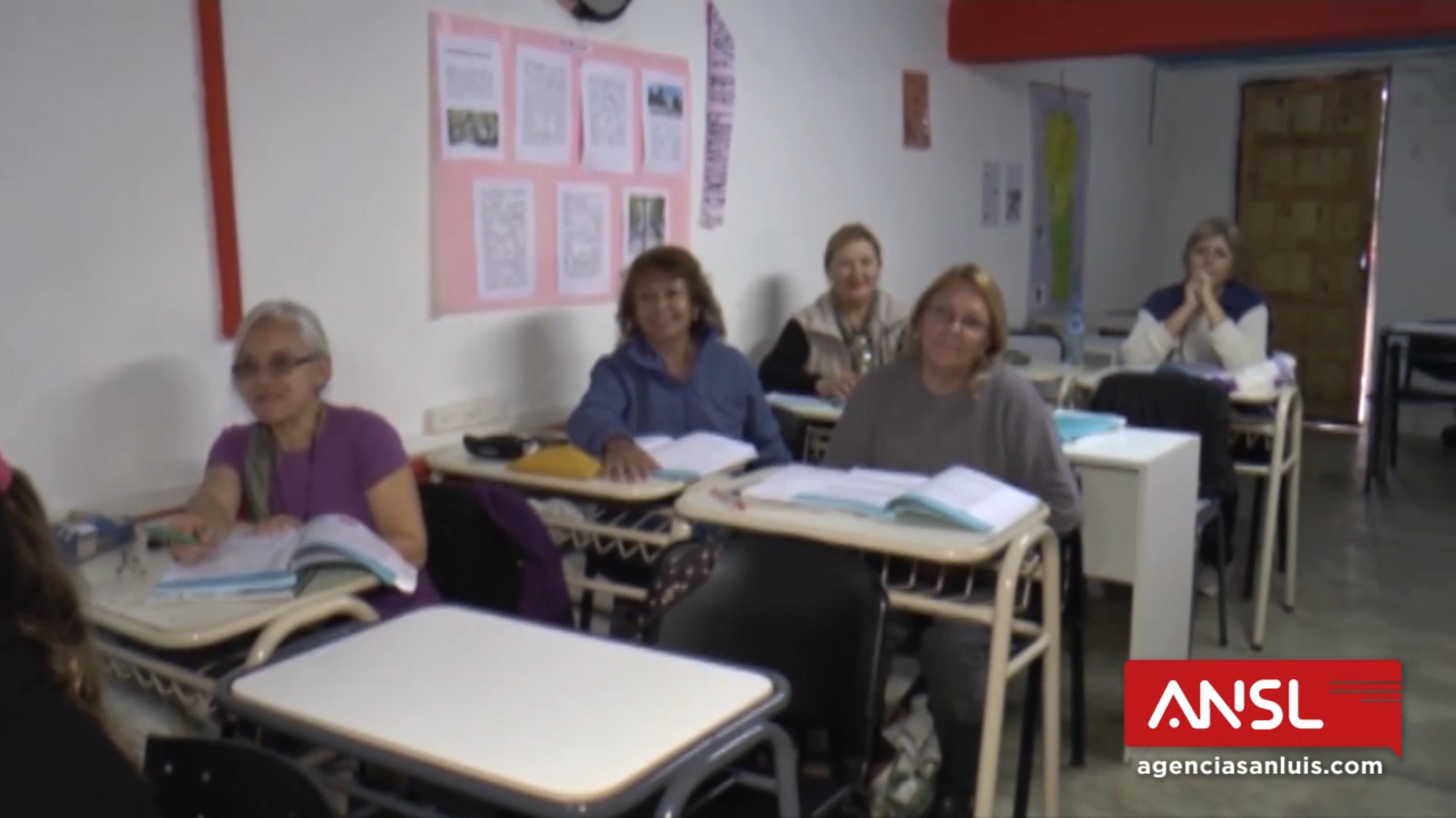 Daniela, Dora, Nancy, Teresita, Alicia y Cristina, seis alumnas del PIE que van por más