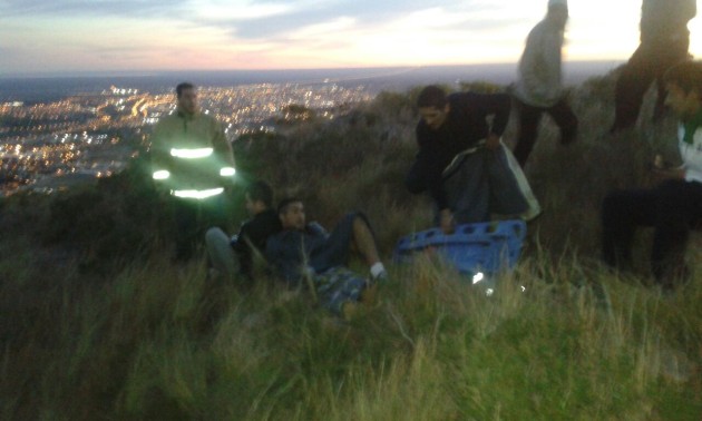 Rescataron a un joven que se accidentó en el Cerro de la Cruz 