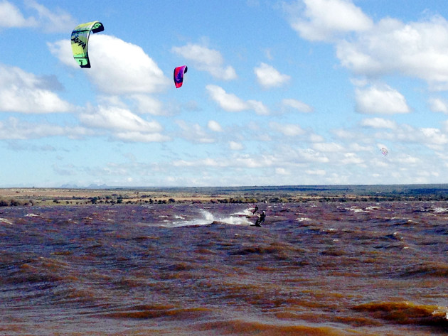 Kitesurf en el dique San Felipe.