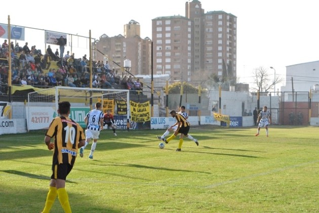 Newbery con el triunfo se suma a los punteros.