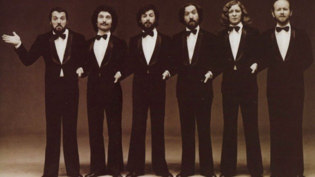 Los Les Luthiers.