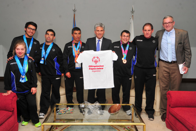 El gobernador, Claudio Poggi, recibió a los chicos puntanos que participaron de la Olimpíadas Especiales de Los Ángeles.