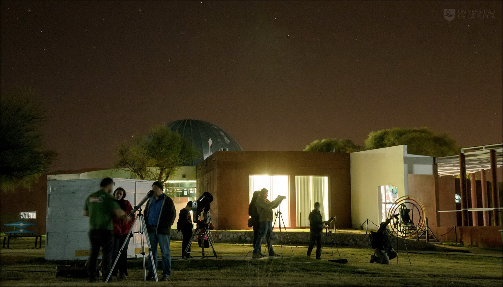 Una experiencia astronómica para observar y fotografiar la Luna