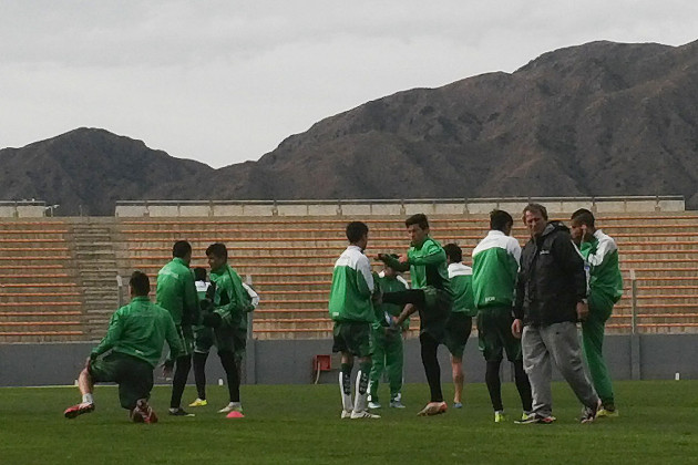 Arzubialde comenzó a ensayar su equipo en el estadio Juan Gilberto Funes.