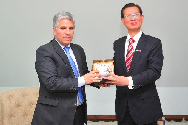 El gobernador, Claudio Poggi, recibió al embajador de Taiwán, Lien Sheng Huang 