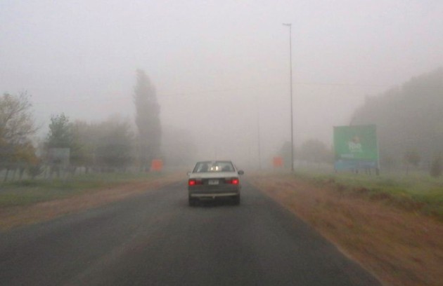 Transitar con precaución por bancos de niebla