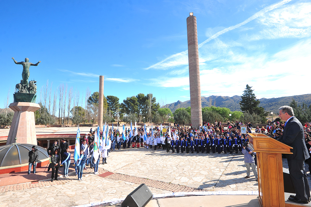 Poggi tomó la promesa a 650 alumnos de 17 instituciones educativas