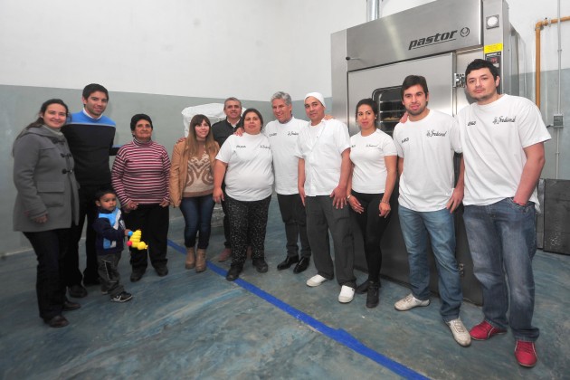 El gobernador, Claudio Poggi, inauguró la panadería “La Tradicional”.