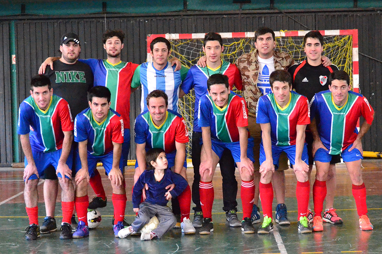 La Máquina y Los Amigos son líderes del fútbol de salón