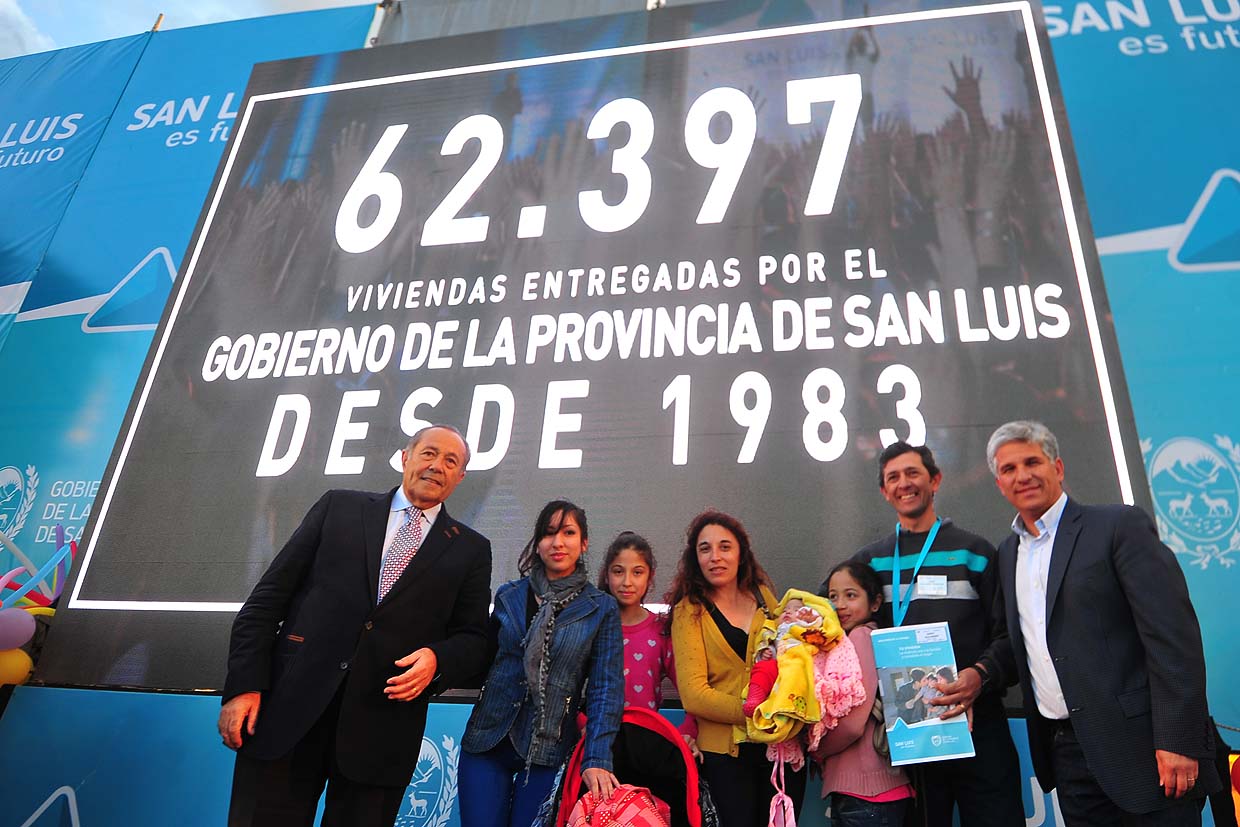 600 familias recibieron sus viviendas