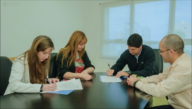 La empresa Tecno-Soluciones firmó un convenio con la ULP para radicarse en el Parque Informático.