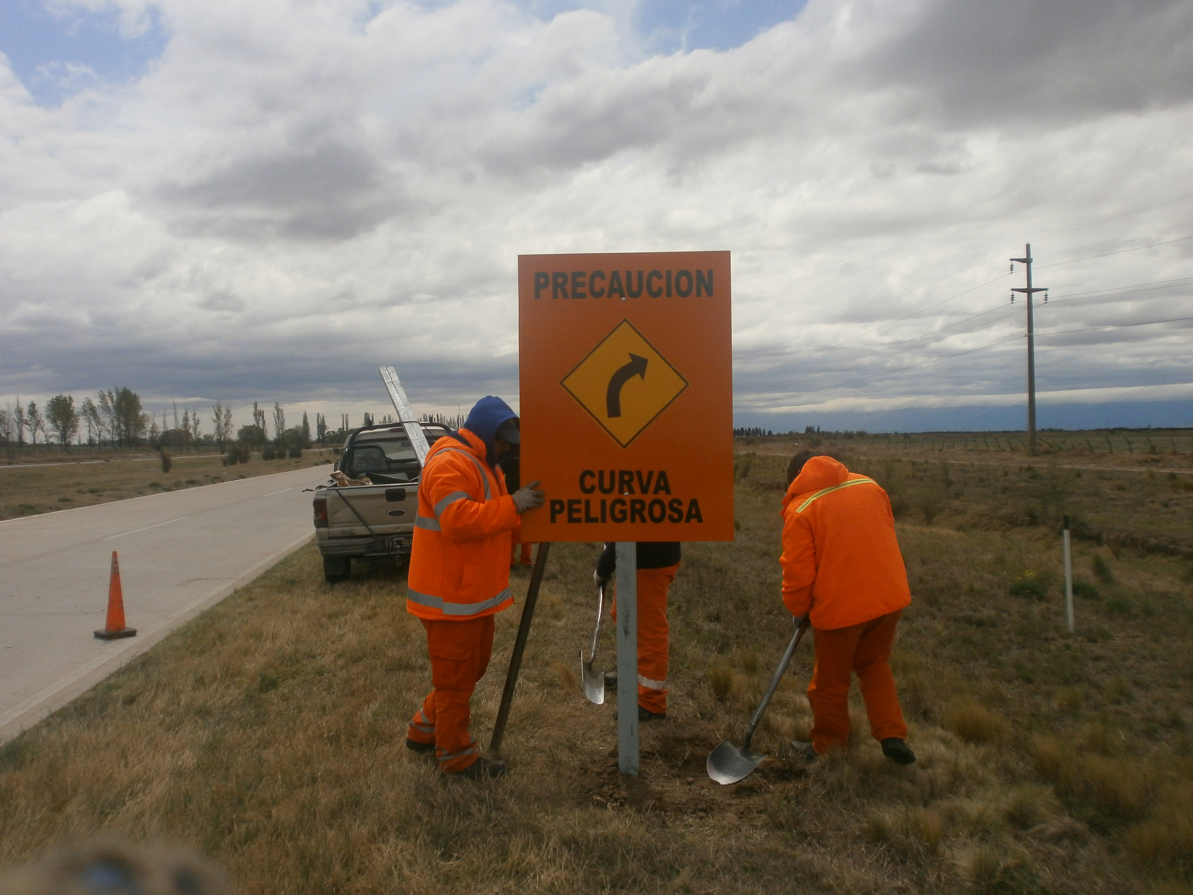 Política preventiva: renuevan y suman carteles viales en caminos de la provincia