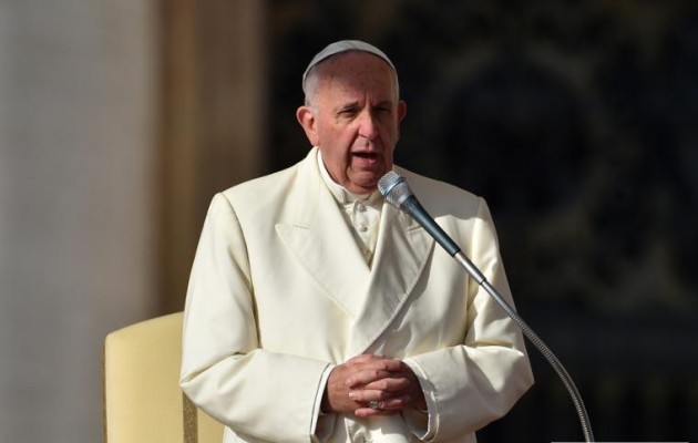 “El camino de la violencia no resuelve los problemas de la humanidad”, declaró el Papa Francisco al referirse a los atentados en Francia.