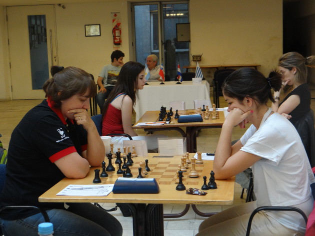 Luego de 4 horas de juego, Ayelén Martínez venció a su maestra Claudia Amura, en el torneo que se disputa en el CENARD.