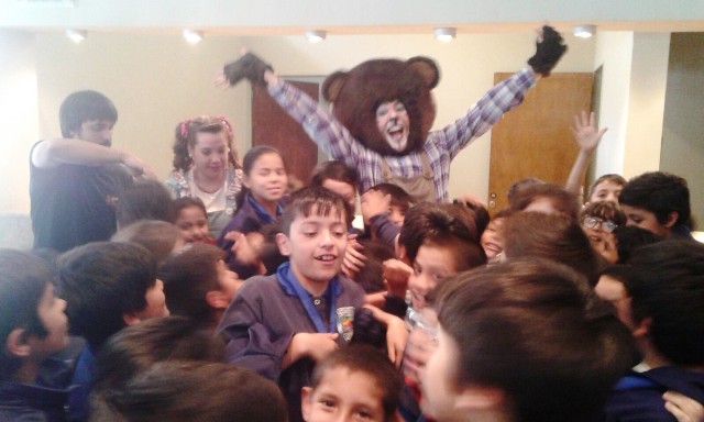 Alumnos de la Escuela “Progreso y Sueños” asistieron a una obra de teatro en Inglés