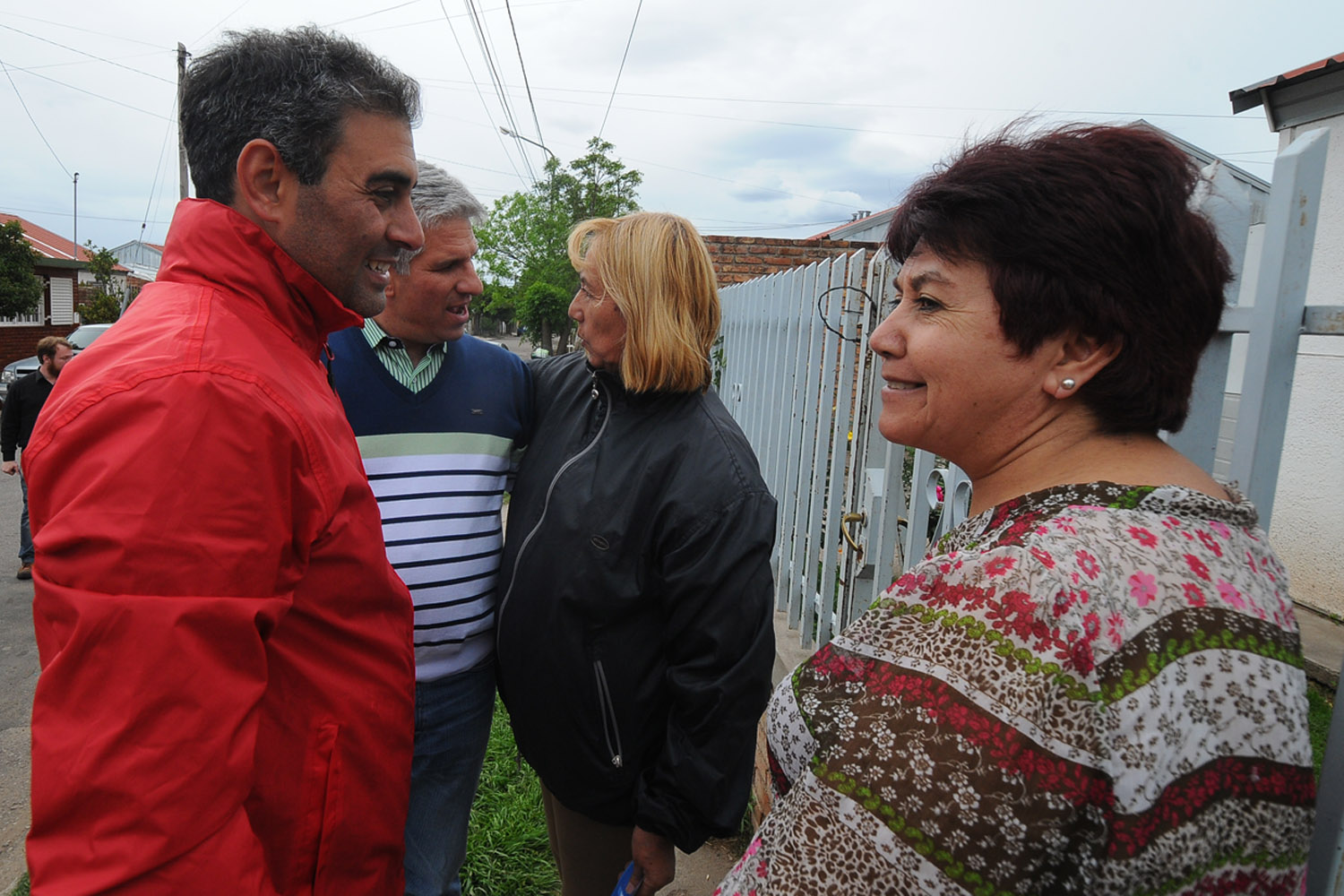 Poggi y Gastón Hissa hicieron un “puerta a puerta” por siete barrios de la zona sur