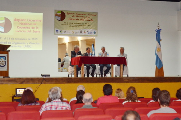 El encuentro se desarrolla del 11 al 13 de noviembre, donde docentes de la Ciencia del Suelo intercambiarán experiencias educativas.