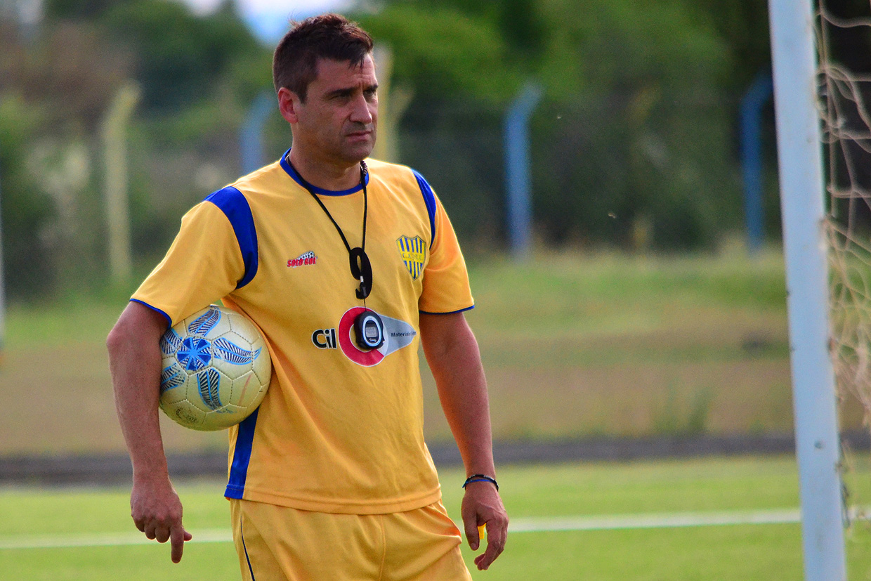 Fabián Nardozza dirigió la primera práctica de Juventud