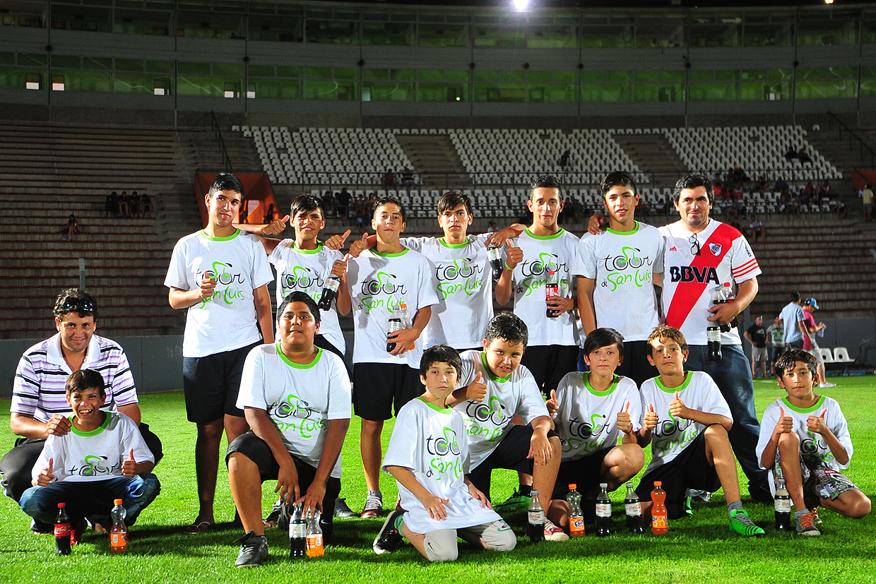 Siete chicos de Alto Pencoso visitaron por primera vez el estadio provincial