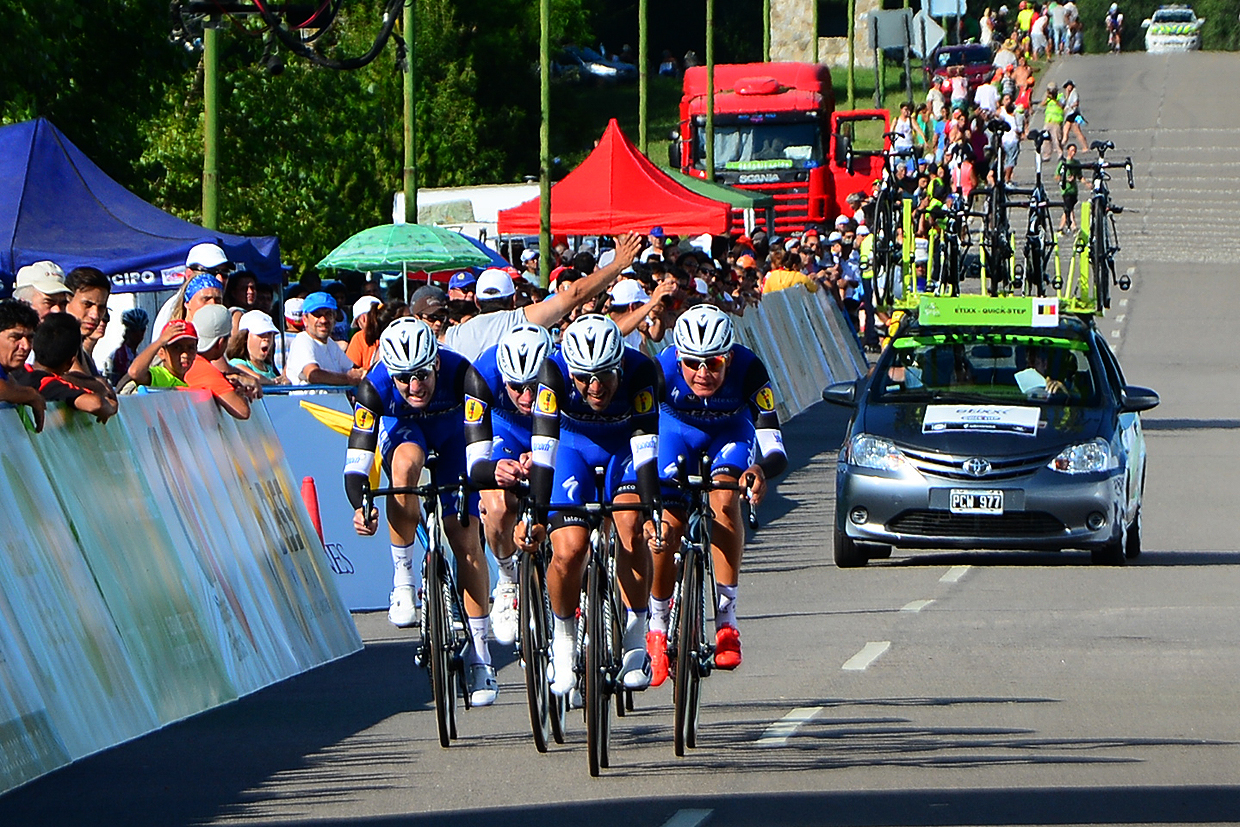 El equipo belga Etixx fue el vencedor de la “crono” y Maxi Richeze es el líder