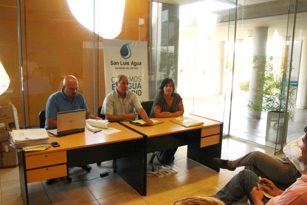 Apertura de sobres en las oficinas de San Luis Agua.