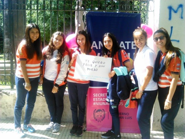 Alumnas participaron en la campaña de concientización que se realizó en la ciudad de San Luis.