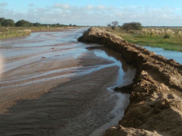 Continúan las labores sobre el Río Nuevo en Villa Mercedes.