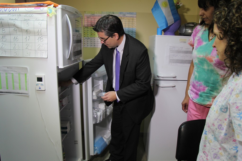 El ministro Riera realizó el switch de vacunas contra la polio