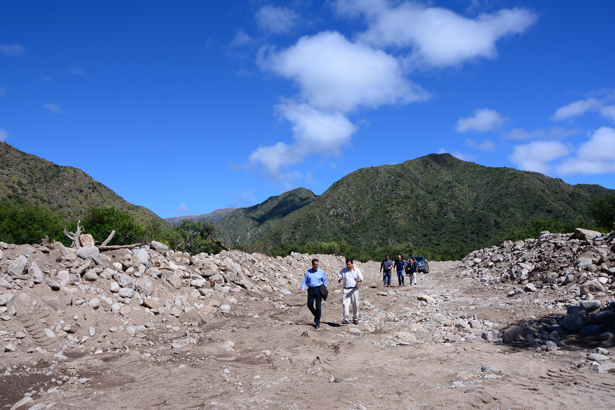 Avanzan las obras de remediación de los diques Luján y La Huertita