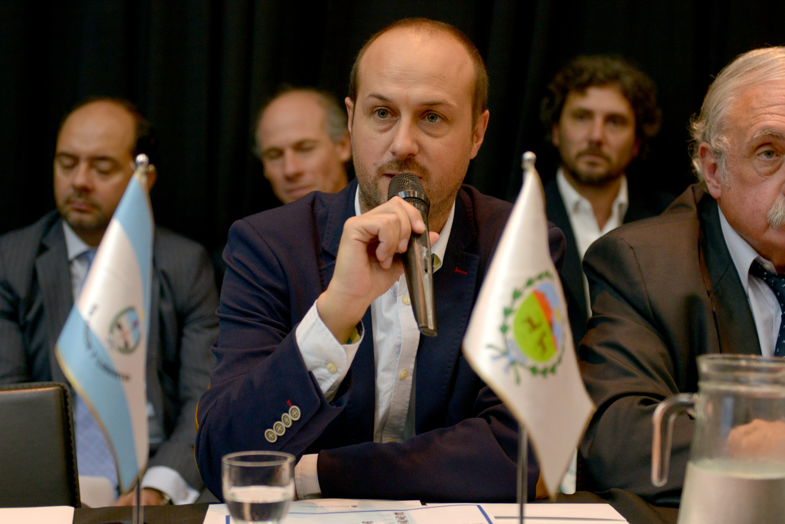 El ministro Moleker participará del Programa de Entrenamiento en Energías Renovables en Chile