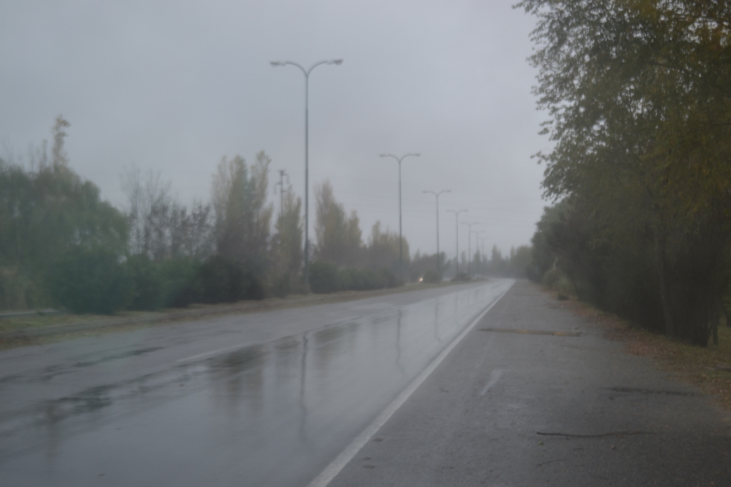 Visibilidad reducida por lluvia y bancos de niebla