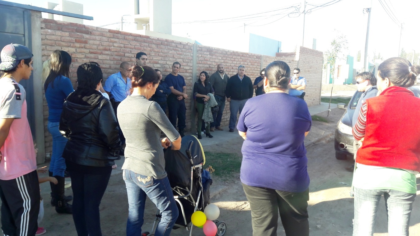 Reunión con habitantes del Barrio 80 Viviendas