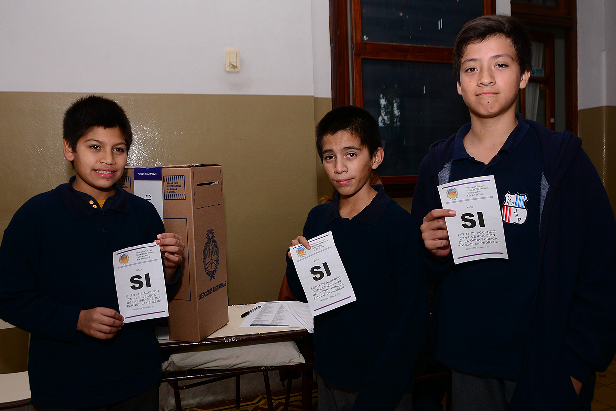 Los chicos participan del foro consultivo