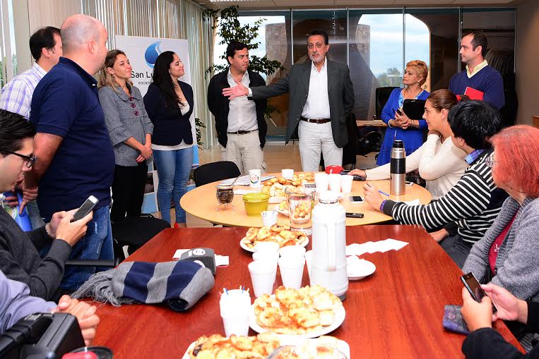 Periodistas desayunaron con directivos de San Luis Agua