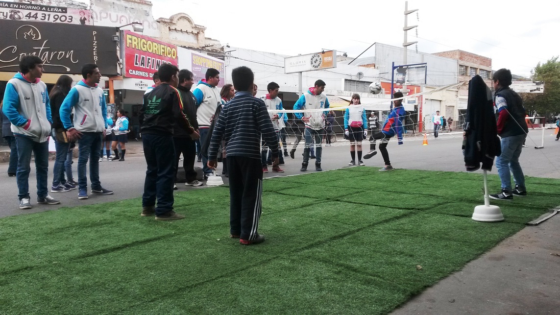 Cientos de chicos y grandes disfrutaron la estación deportiva junto al desfile