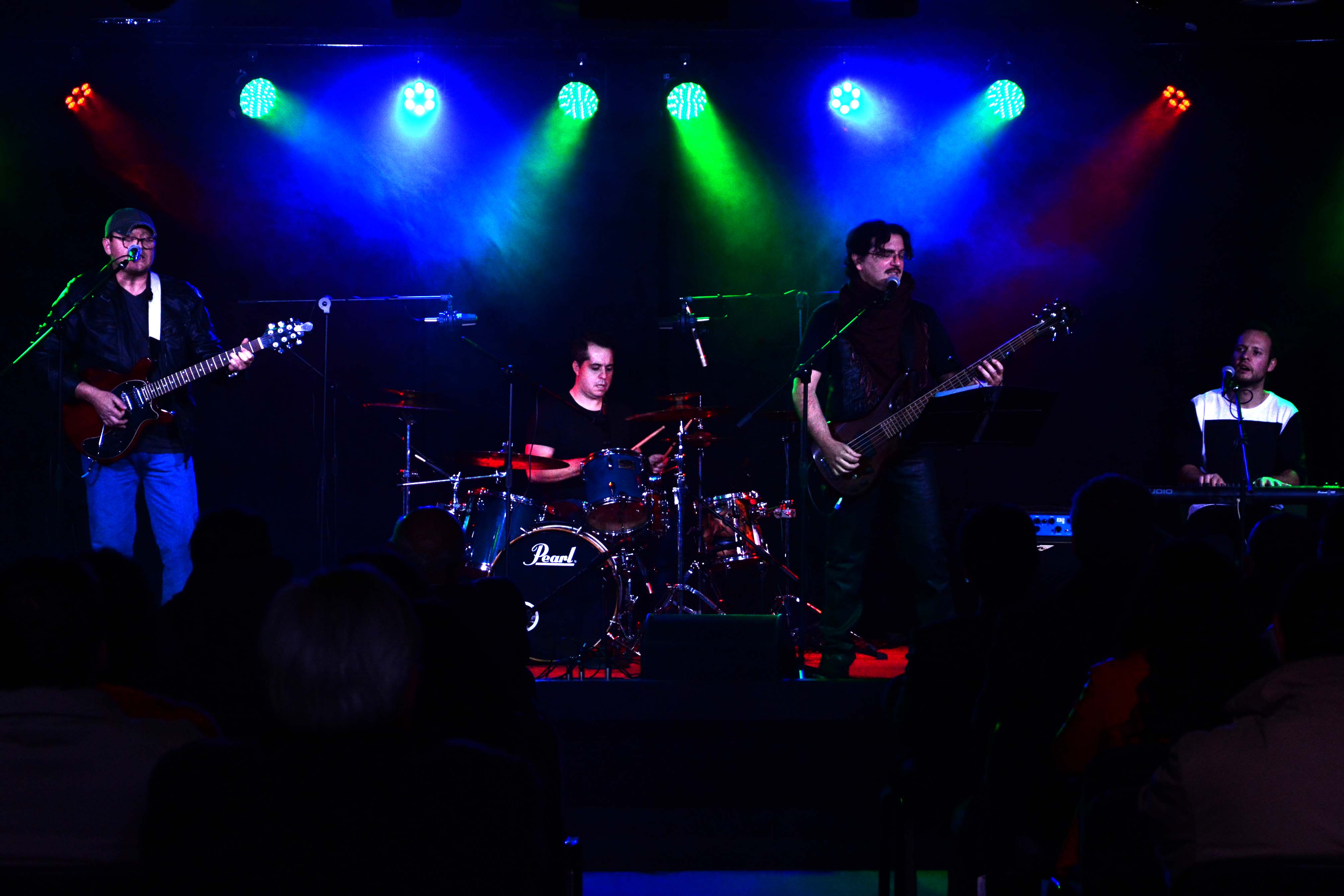 Los Cascarudos homenajearon a The Beatles en el Ciclo Cultural